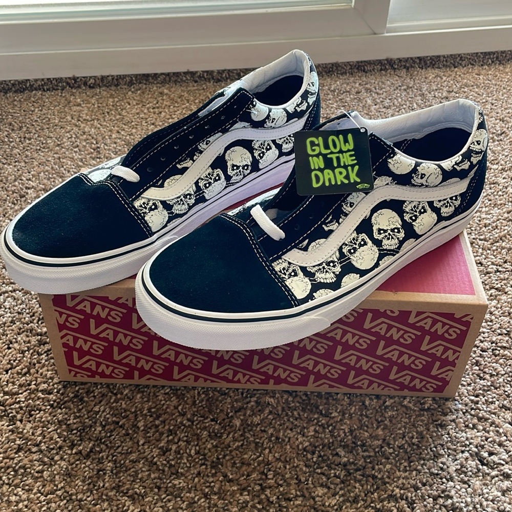 Vans Off the Wall Men’s Old Skool Glow in the Dark Shoes